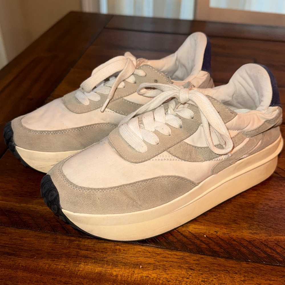 Steve Madden Tan and White Casual Sneakers